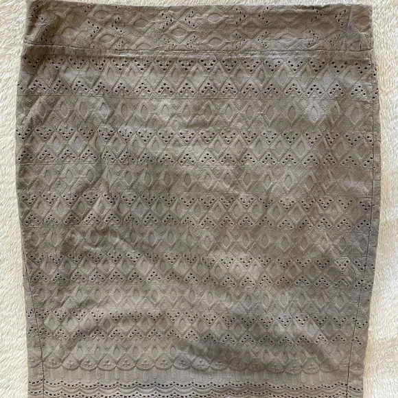 Ann Taylor Women’s Skirt size 6 - Picture 1 of 3